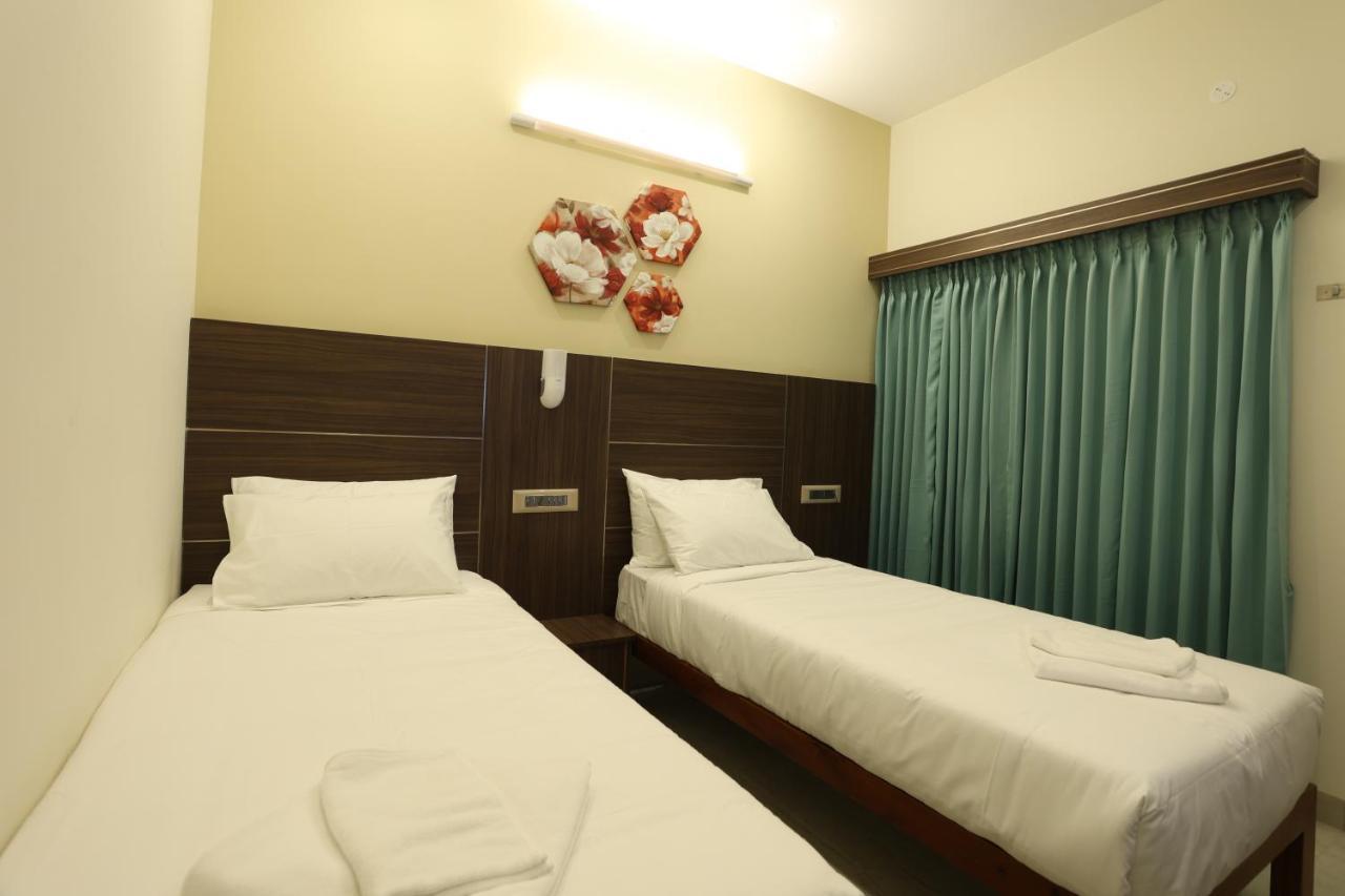 Minas Manor Hotel Tiruchirappalli Exterior photo
